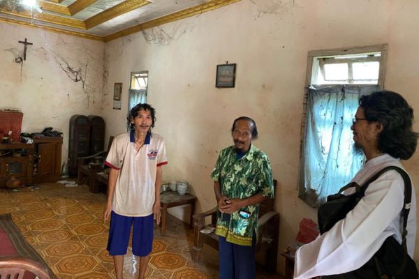 Mengulurkan tangan untuk saudara yang sakit dan rentan