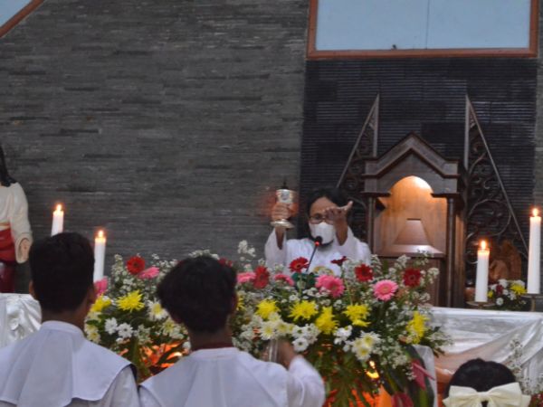 Misa Vigili Natal di Kapel Semin