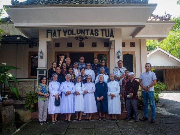 Suasana hangat dan penuh kedamaian