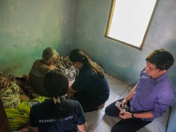 Potret nyata kehidupan lansia KLMTD