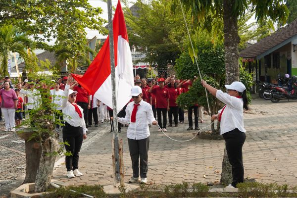 Pengibaran bendera merah putih