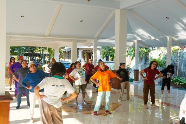 Dari lansia untuk seluruh umat