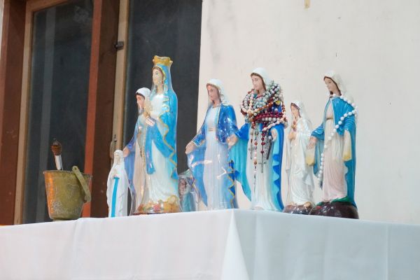 Bunda Maria menunjukkan jalan kepada Yesus Kristus