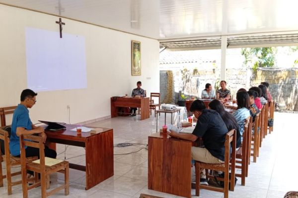 Fondasi hukum, komitmen dan realitas