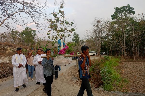 Perarakan Patung Bunda Maria di Tobong